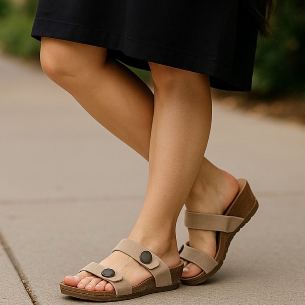 💥FINAL $💥Yokono Suede Two Strap Wedge Heel Slide Sandal in Tan Size 9 1/2
